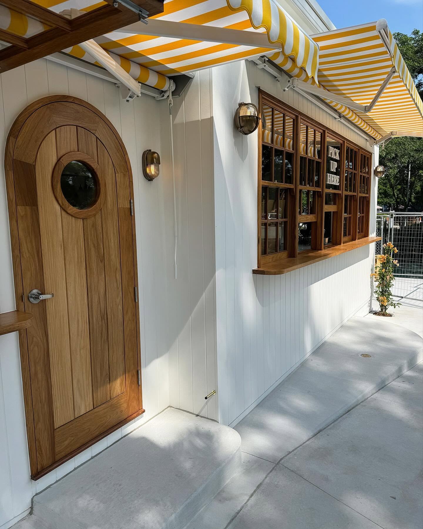 Neptune Kiosk exterior at Talle Creek with palm trees