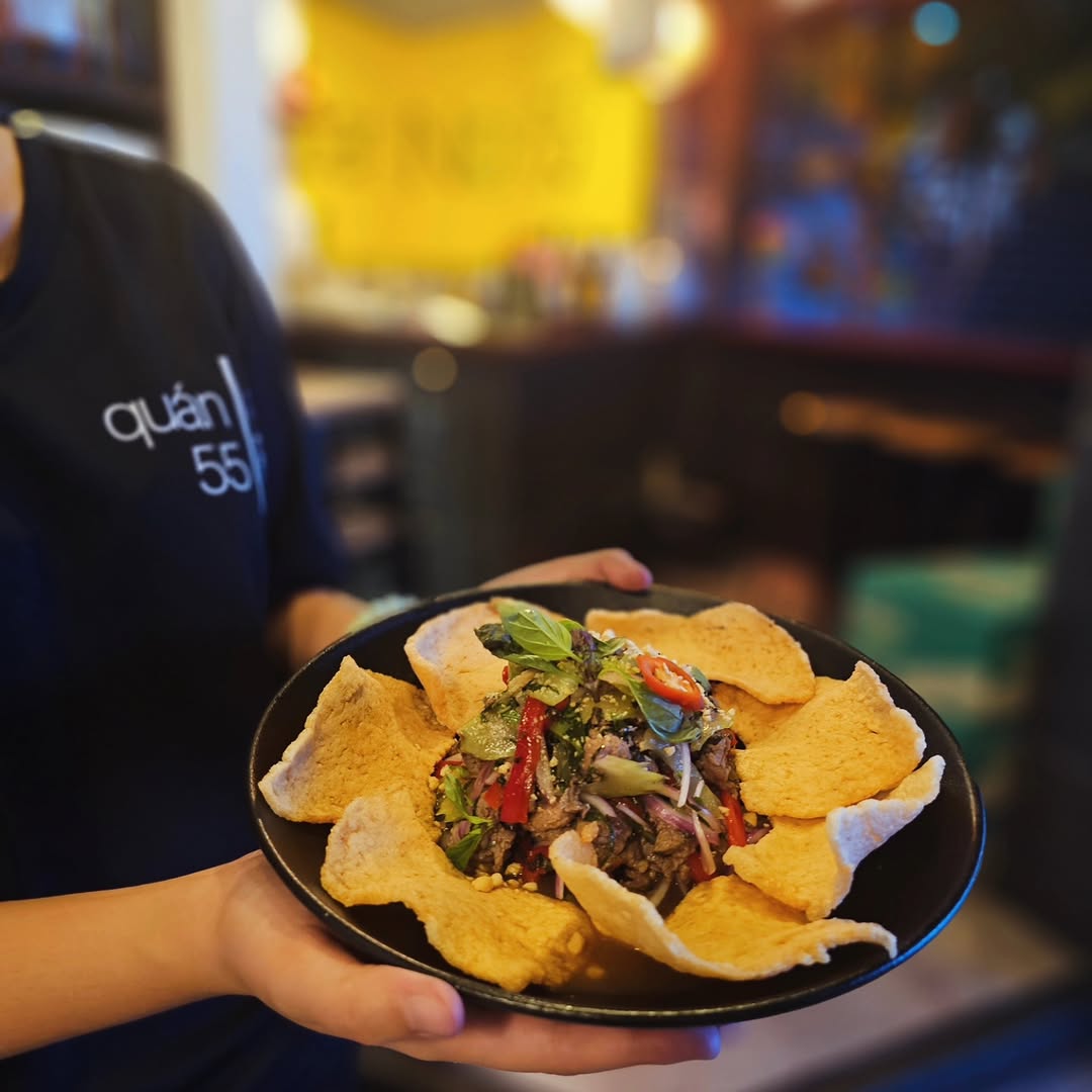 Beef salad with eye fillet cut at Vietnamese restaurant Chirn Park