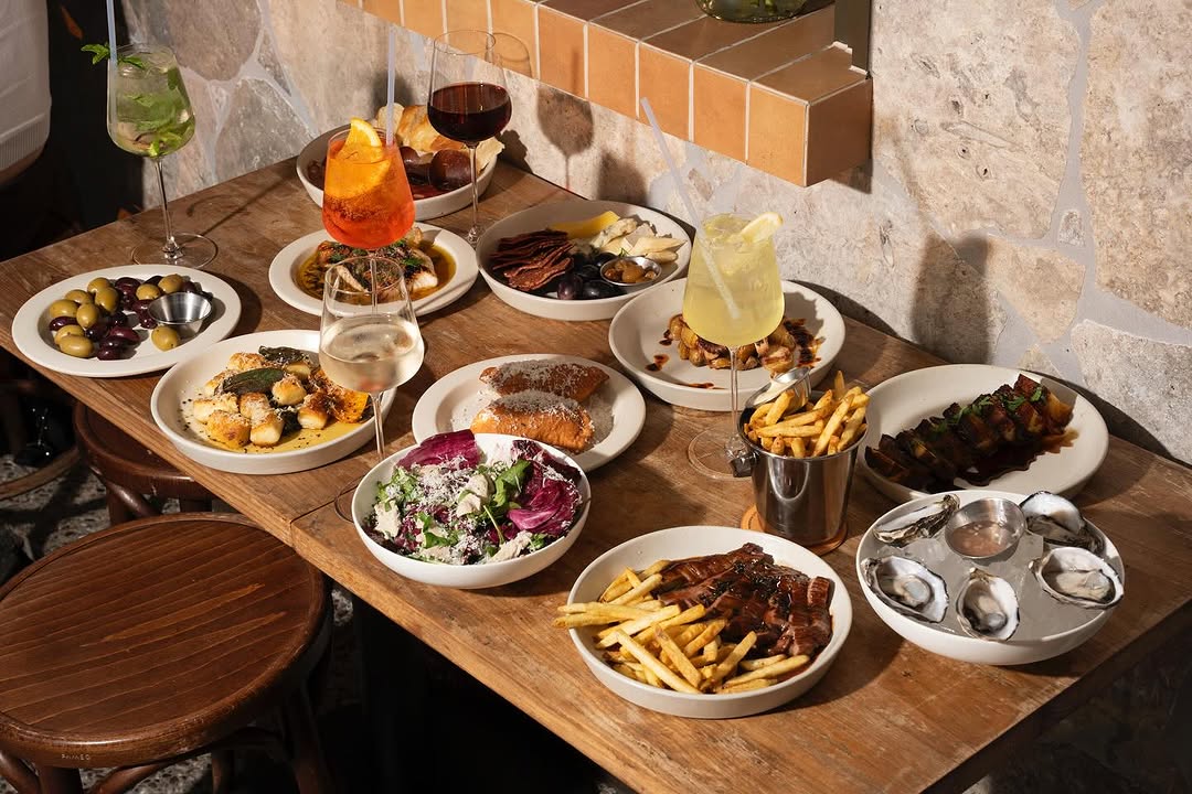 Casual dining and street-side seating in Nobby Beach 
